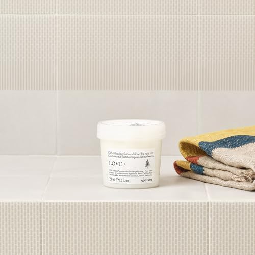 Davines LOVE/Curl Conditioner, Elasticizing & Taming Formula for Wavy or Curly Hair - Protein-Rich Treatment Enhances Volume, Softness & Control - Weightless Hydration for Defined Curls