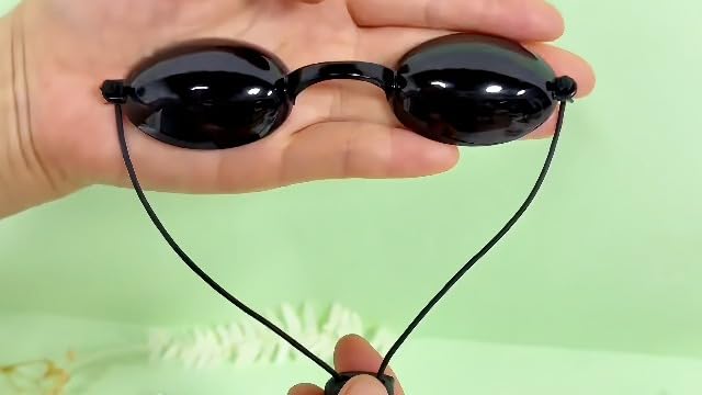 Safety glasses