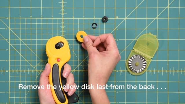 OLFA 45mm Ergonomic Squeeze-Handle Rotary Cutter (RTY-2/DX) - Auto-Retract